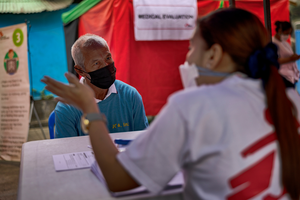 Patient being screened for tuberculosis in Manila