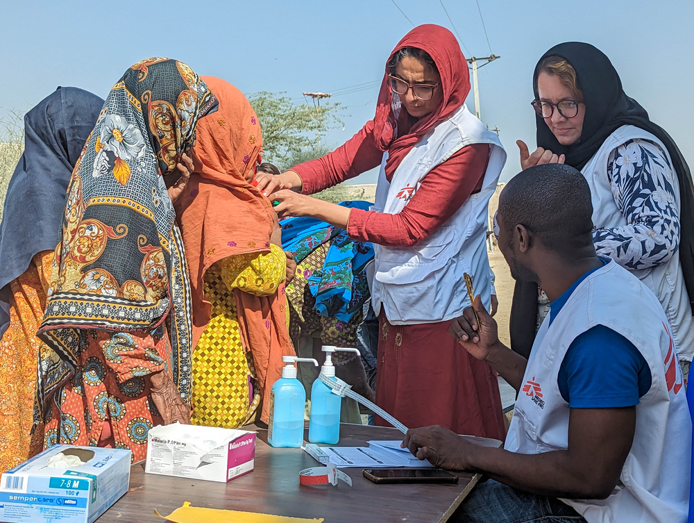 MSF mobile clinic’s medical staff in Dadu