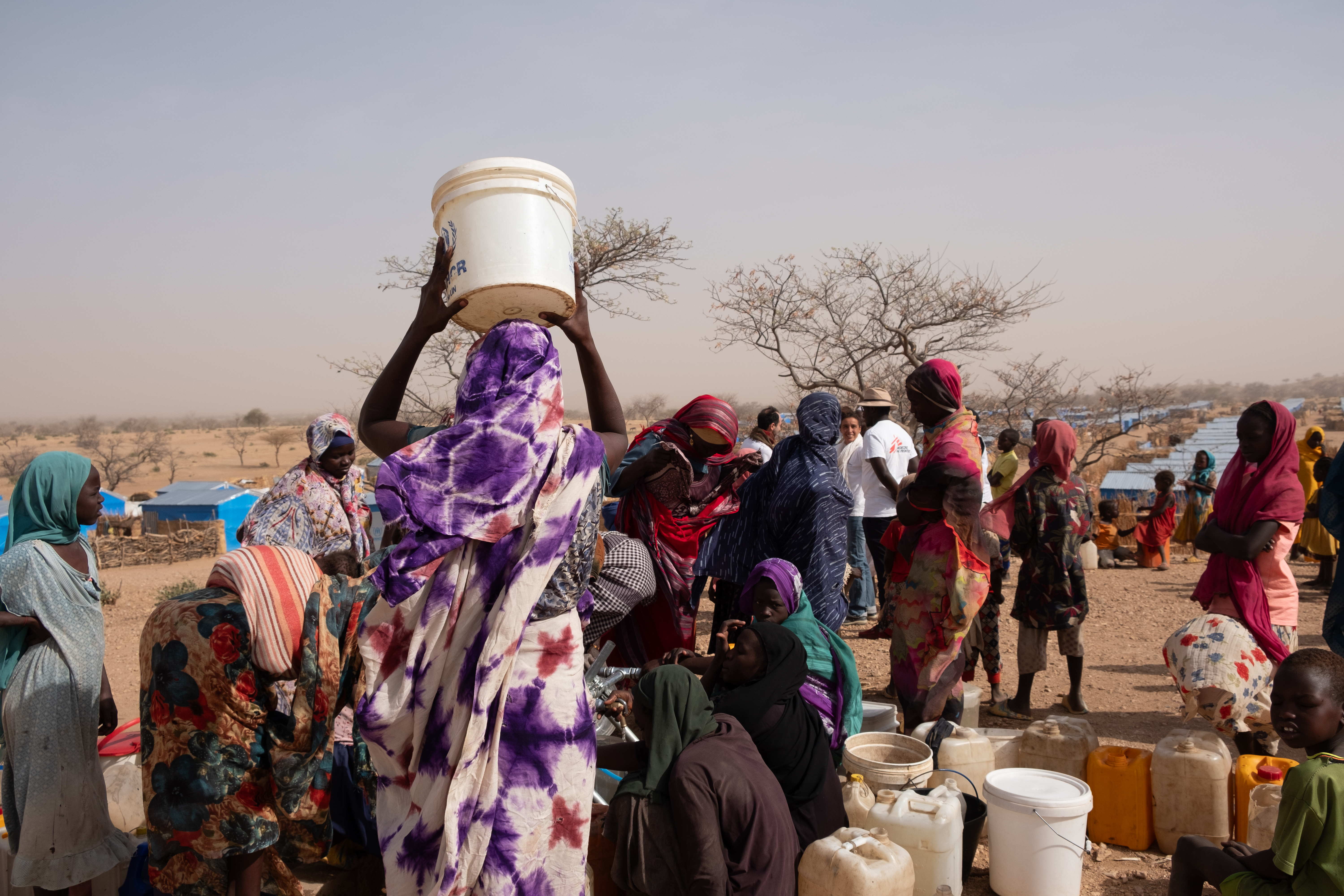 Women collect water from an MSF distribution point in Chad