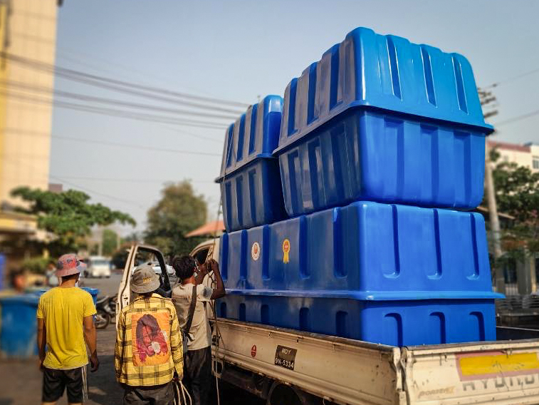 Water tanks on truck