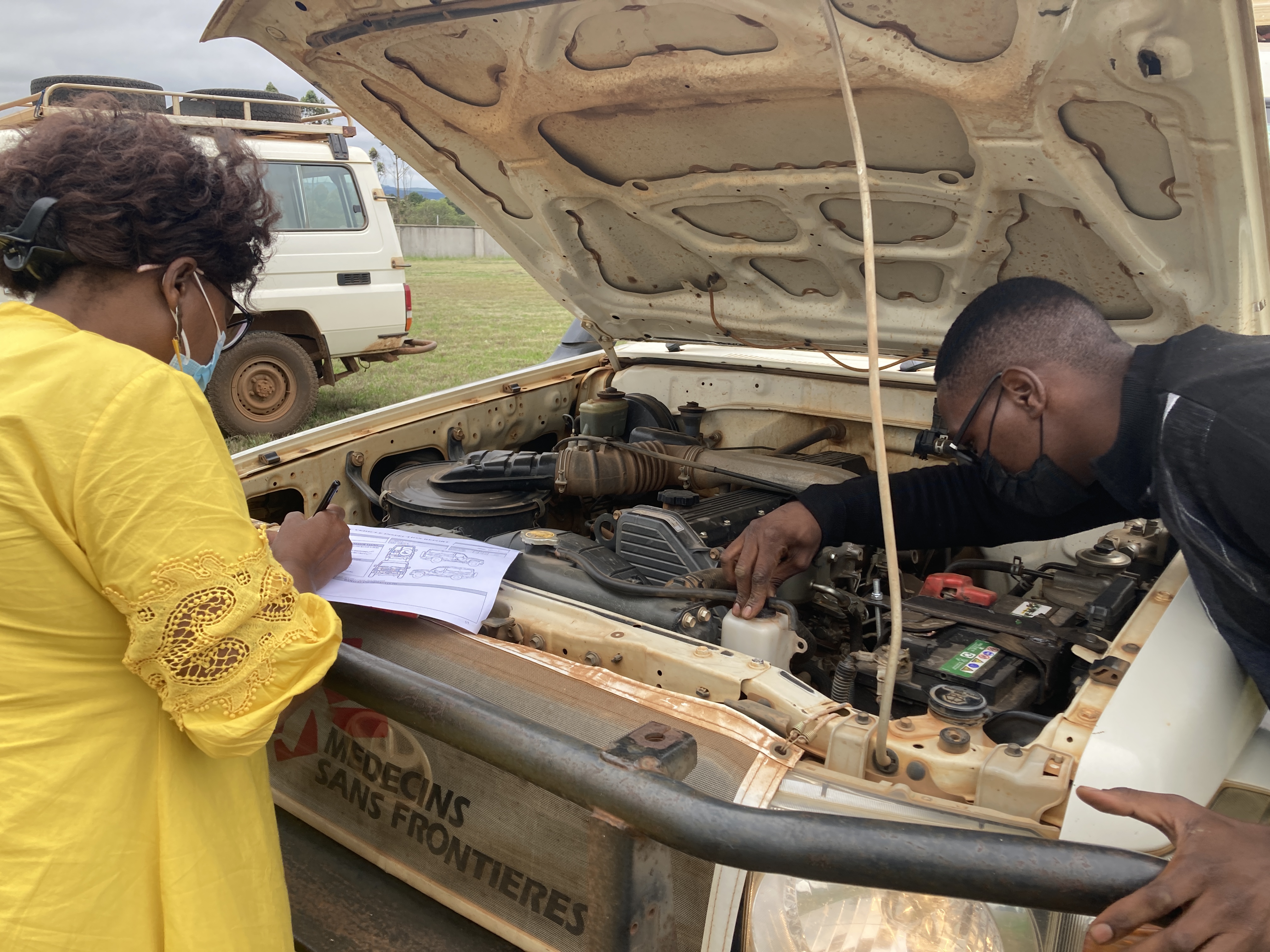 msf_field_driver_fikile_ngwenya_checks_her_vehicle_fastidiously_before_heading_out_each_morning._c_makhosazana_xaba.jpg
