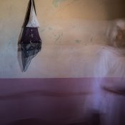 Halo Khalaf, 66, poses in her house in Sinuni. © Emilienne Malfatto / MSF