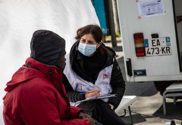 Médecins Sans Frontières mobile clinics on the streets of Paris are providing basic healthcare for people living rough, who are particularly at risk of COVID-19. © Agnes Varraine Leca/MSF 